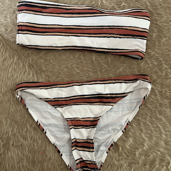 Two piece swimsuit - Picture 1 of 3